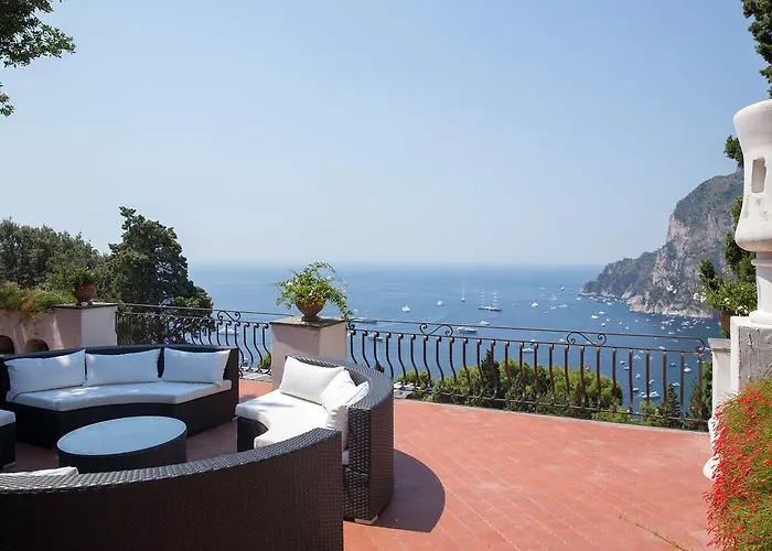 Hibiscus Villa Capri