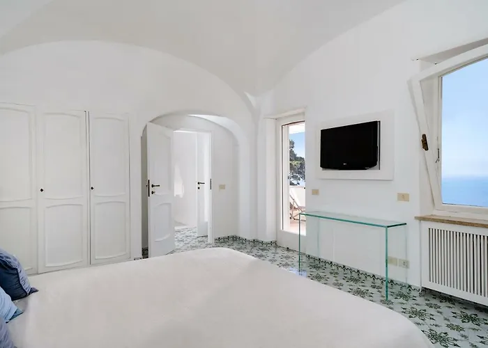 Hibiscus Villa Capri