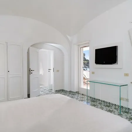 Hibiscus Villa Capri